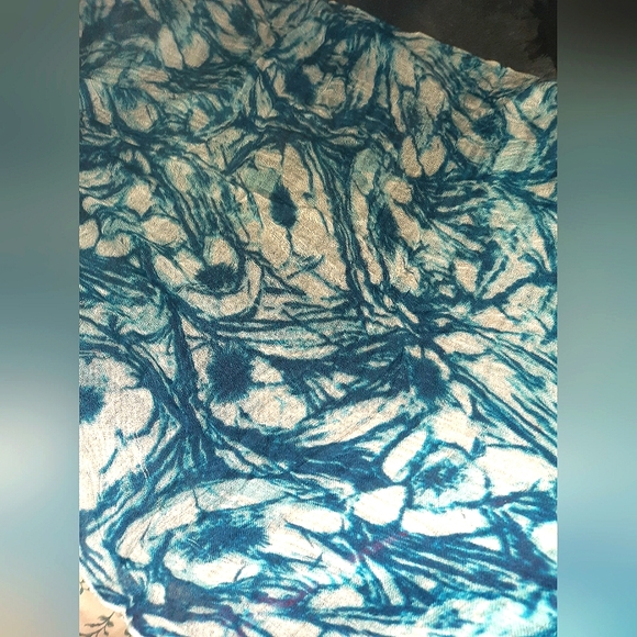 Scarf - Picture 2 of 7